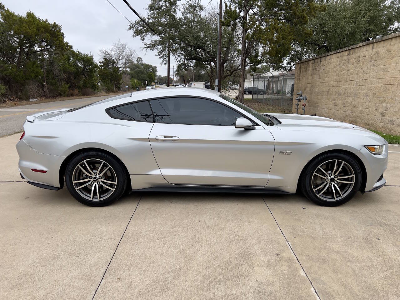 Used 2016 Ford Mustang GT RWD image 15