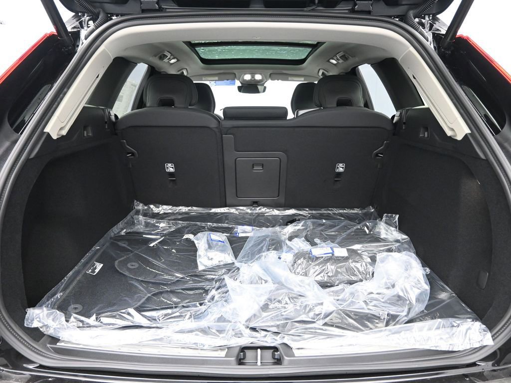 New 2026 Volvo XC60 B5 Plus w/ Protection Package Premier image 26