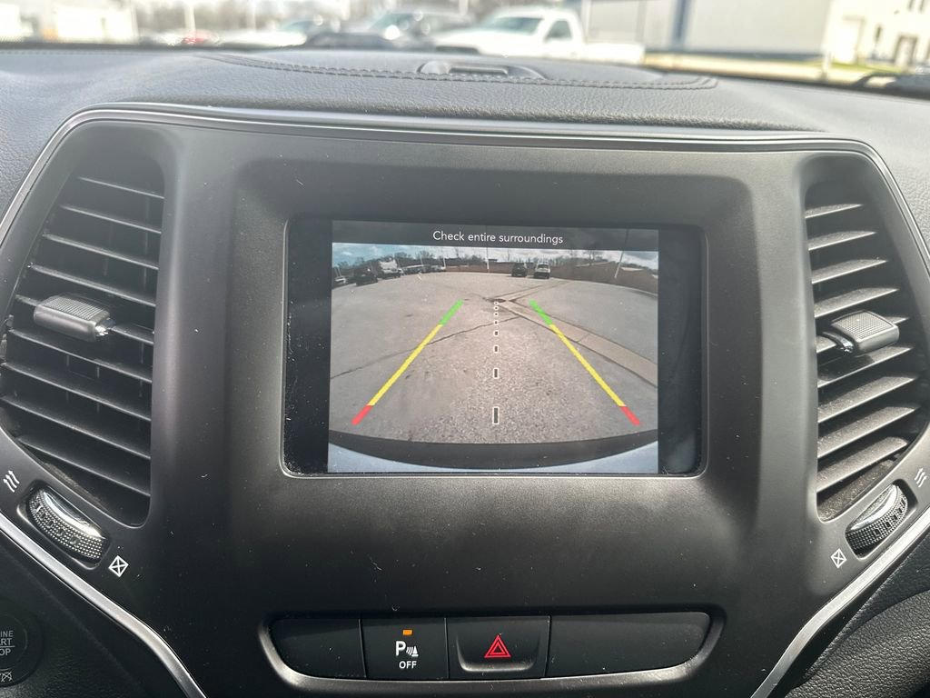 Used 2019 Jeep Cherokee Latitude Plus w/ Cold Weather Group image 12