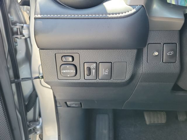 Used 2018 Toyota RAV4 XLE FWD image 21