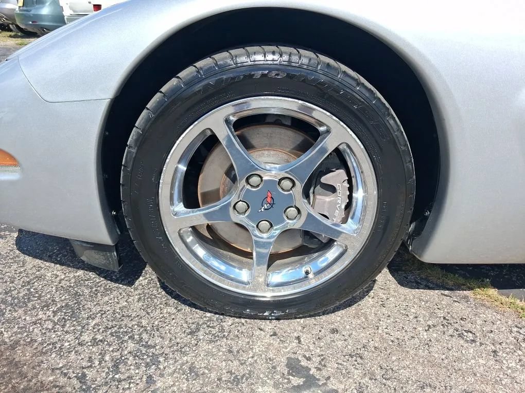 Used 2001 Chevrolet Corvette Coupe w/ Preferred Equipment Group2 RWD image 20