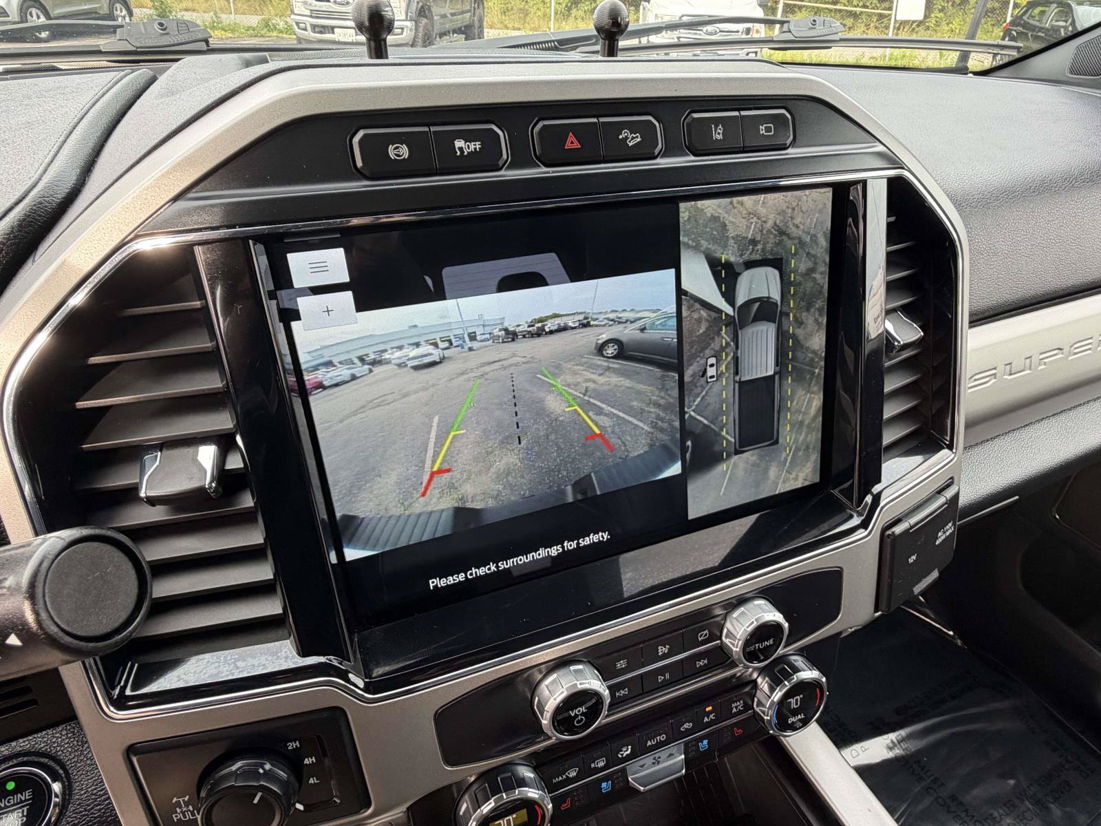 Used 2022 Ford F350 Lariat w/ Black Appearance Package AWD/4WD image 9