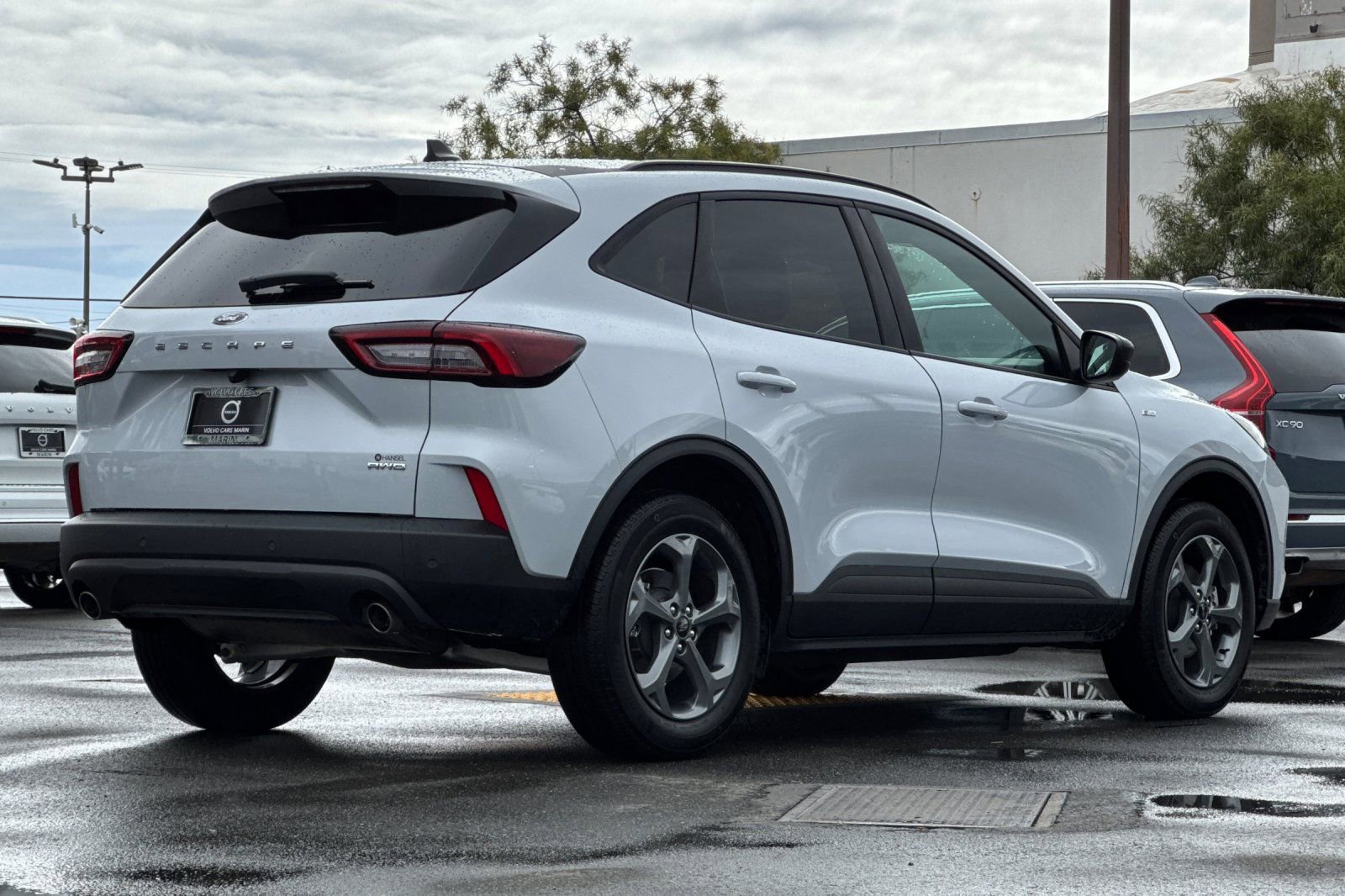 Used 2025 Ford Escape ST-Line w/ Tech Pack #1 AWD/4WD image 2