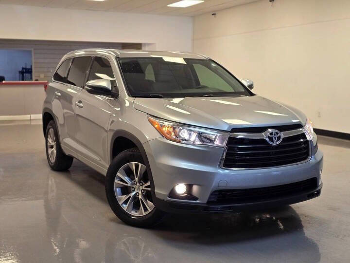 Used 2015 Toyota Highlander XLE image 2