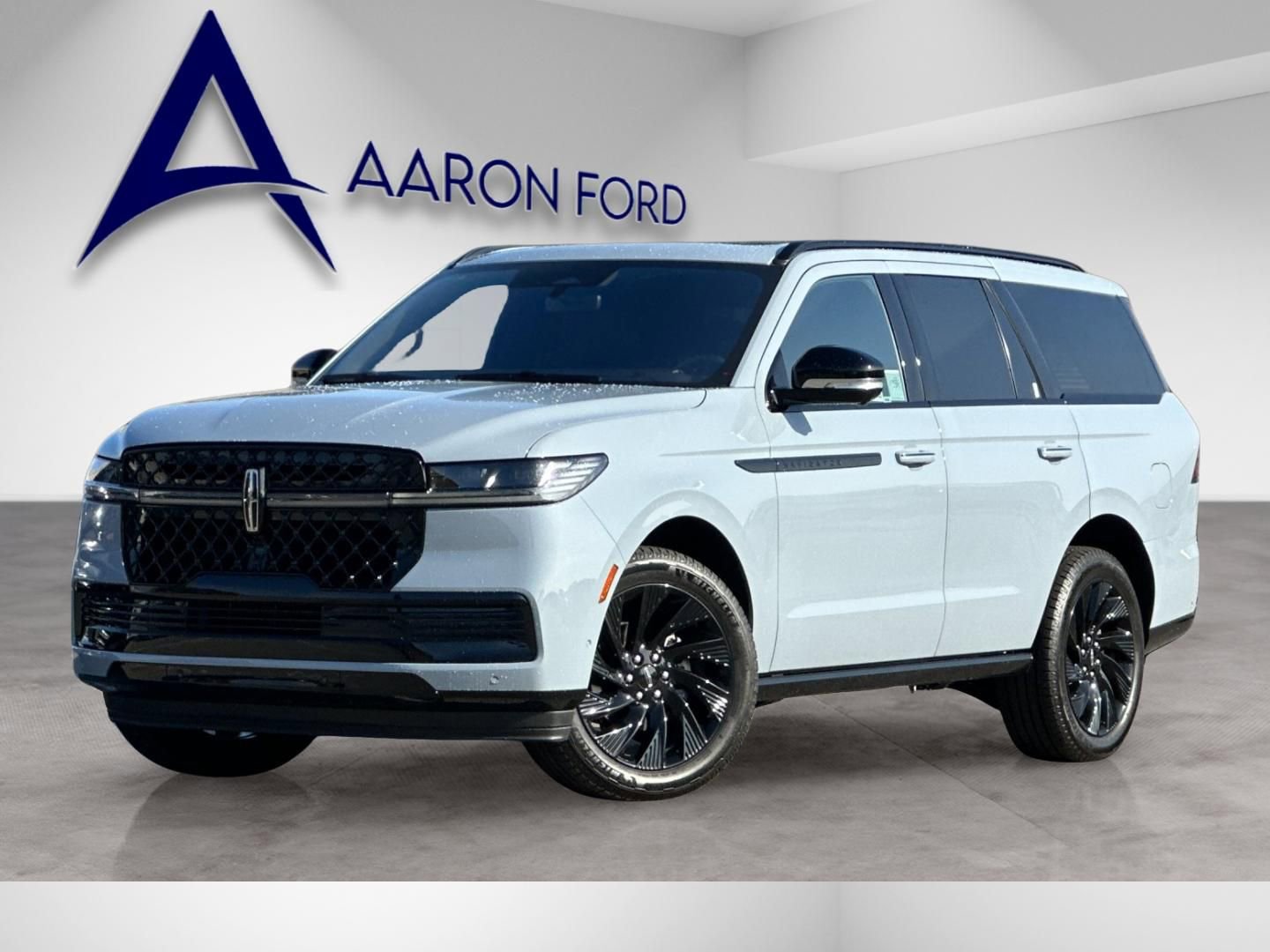 Used 2025 Lincoln Navigator Reserve w/ Jet Appearance Package image 2