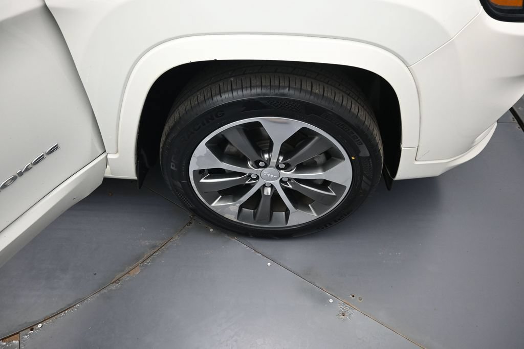 Used 2019 Jeep Cherokee Overland AWD/4WD image 34
