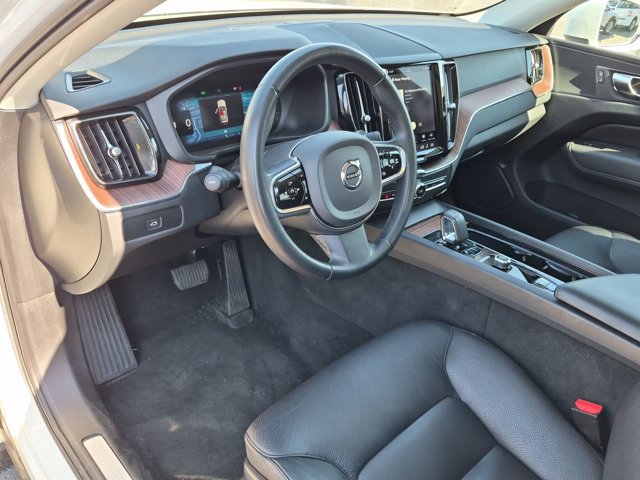 Used 2023 Volvo XC60 B5 Plus AWD/4WD image 10