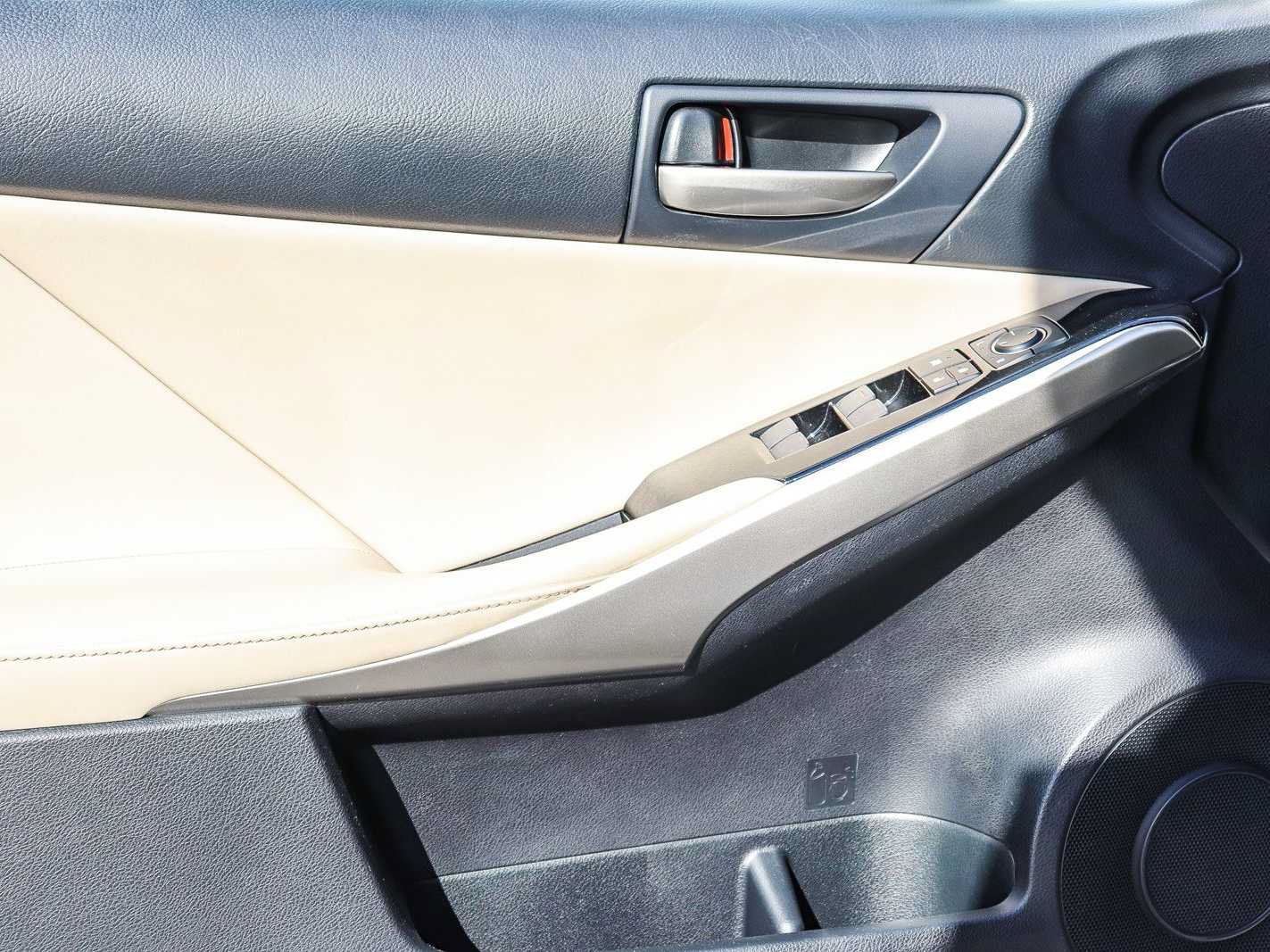 Used 2018 Lexus IS 300 RWD image 22