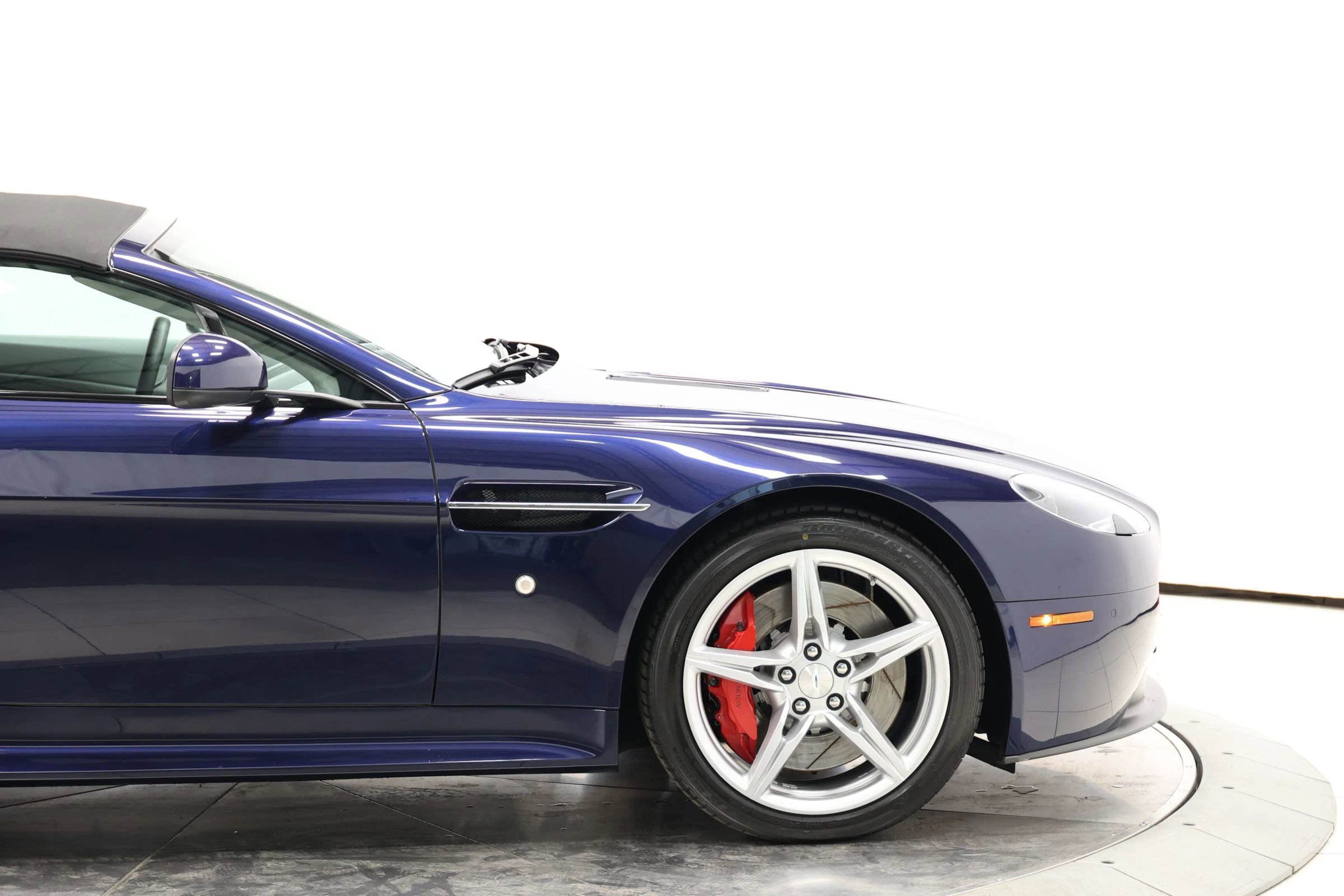 Used 2016 Aston Martin V8 Vantage GT RWD image 93