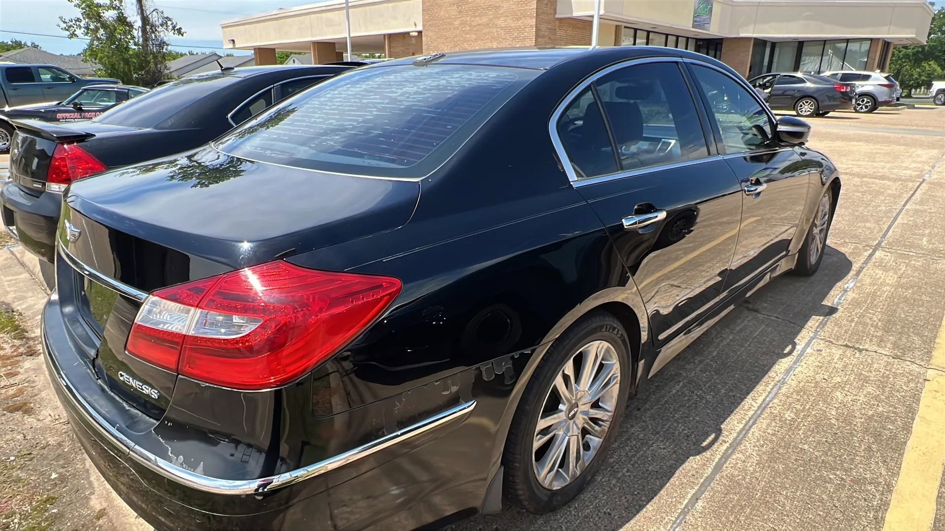 Used 2012 Hyundai Genesis 3.8 w/ Premium Pkg RWD image 9