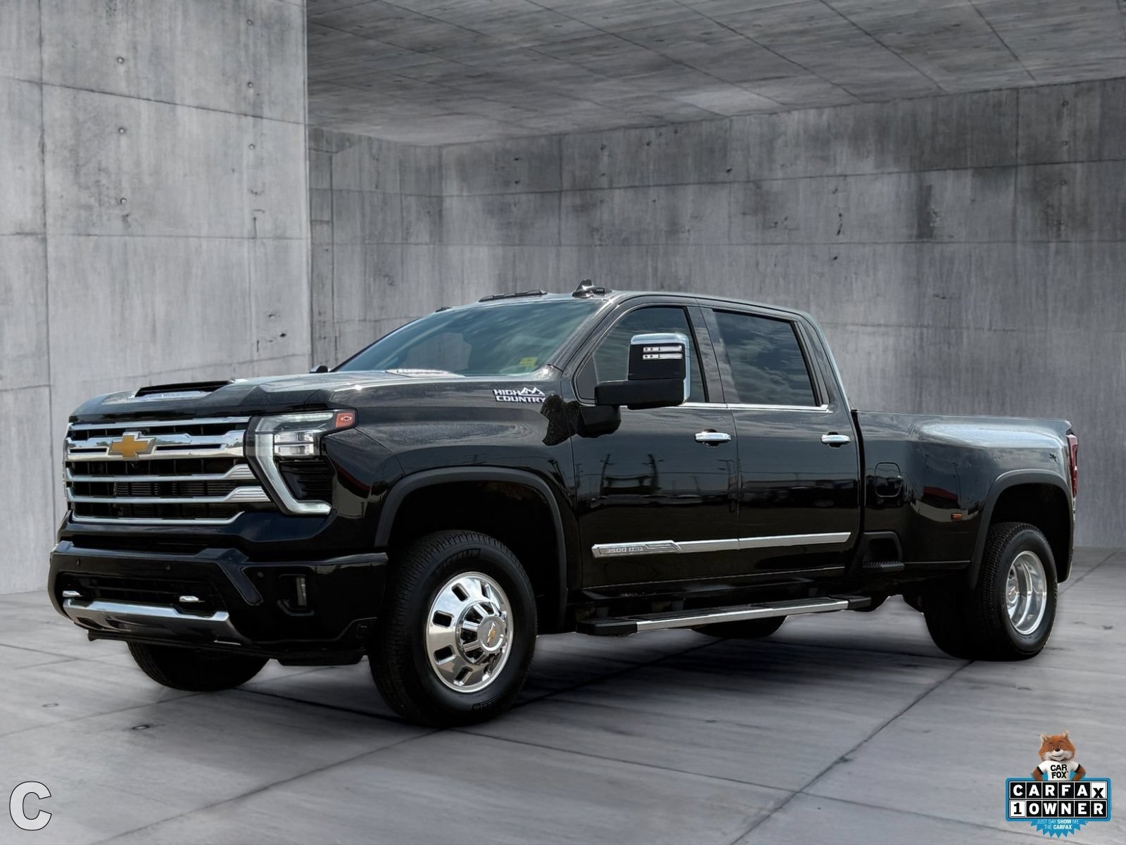 Used 2024 Chevrolet Silverado 3500 High Country w/ High Country Premium Package AWD/4WD image 2