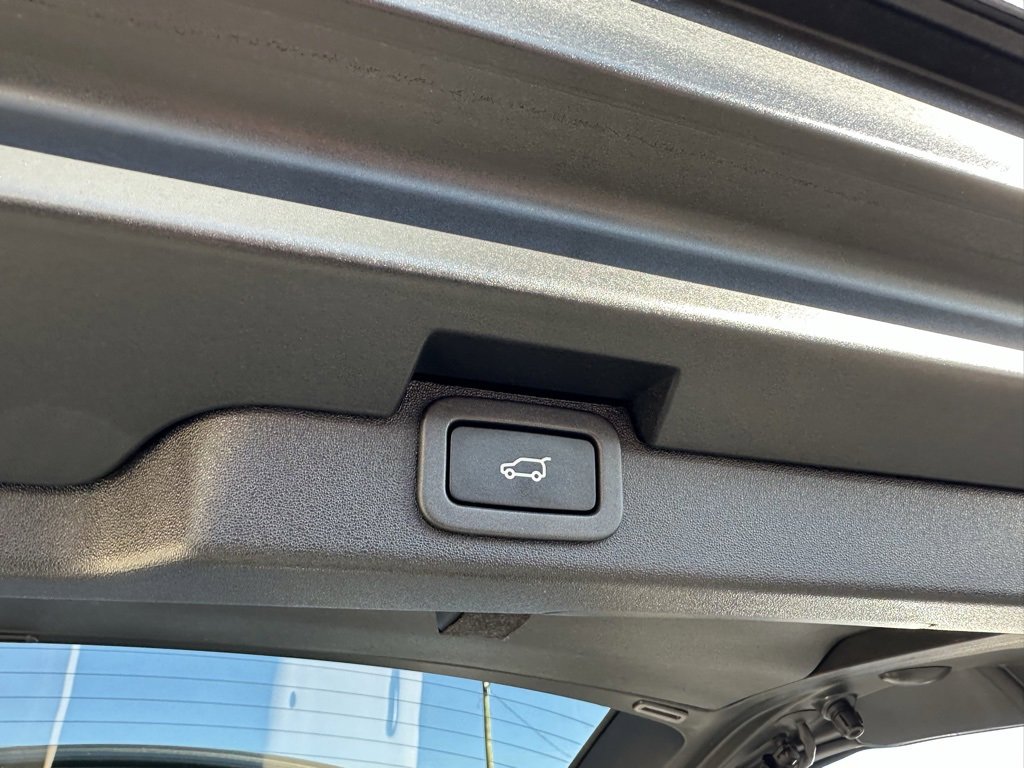 Used 2019 Land Rover Discovery HSE image 40