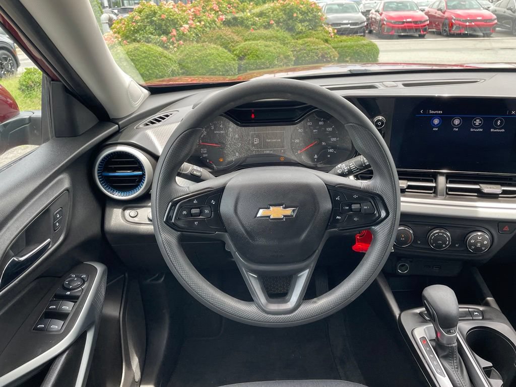 Used 2025 Chevrolet Trax LS w/ LS Convenience Package FWD image 14