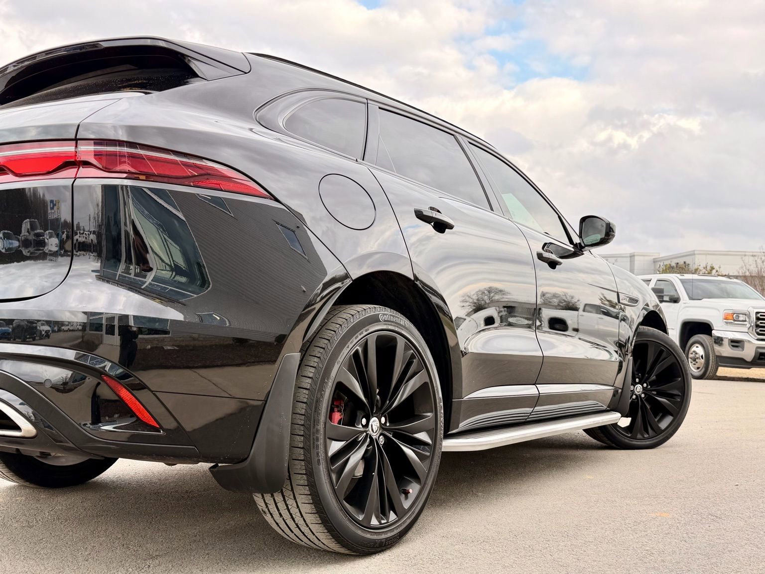 Used 2024 Jaguar F-PACE R-Dynamic S image 29