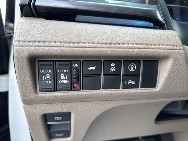 Used 2023 Honda Odyssey Elite image 14