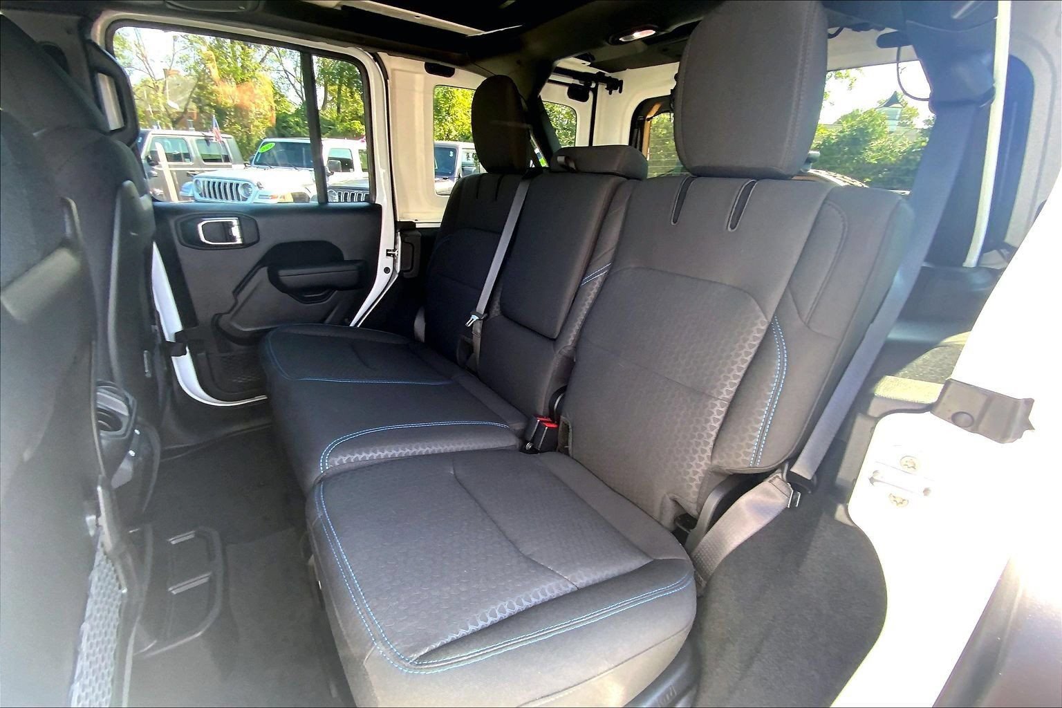 Used 2024 Jeep Wrangler Unlimited Rubicon 4xe w/ Capability Package AWD/4WD image 20