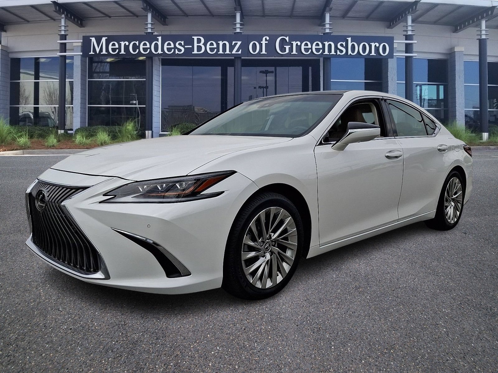 Used 2021 Lexus ES 350 Ultra Luxury w/ Accessory Package 2 FWD image 3