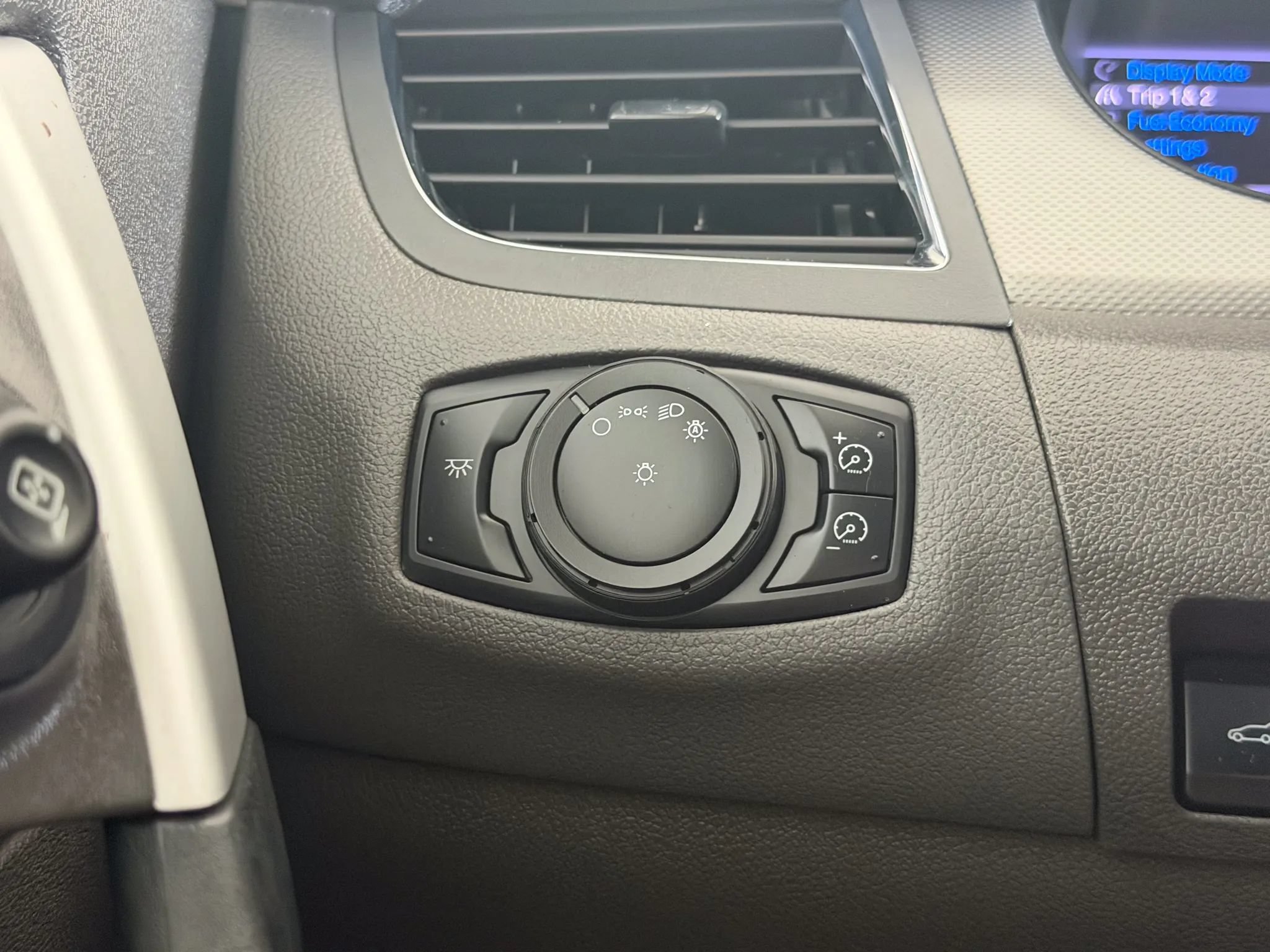 Used 2013 Ford Edge SEL FWD image 36