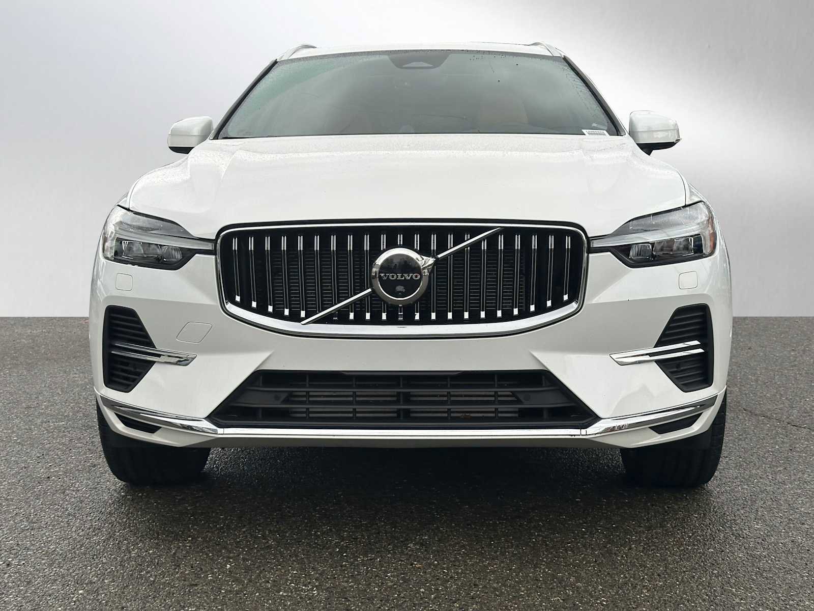 Certified 2023 Volvo XC60 T8 Ultimate w/ Climate Package image 8