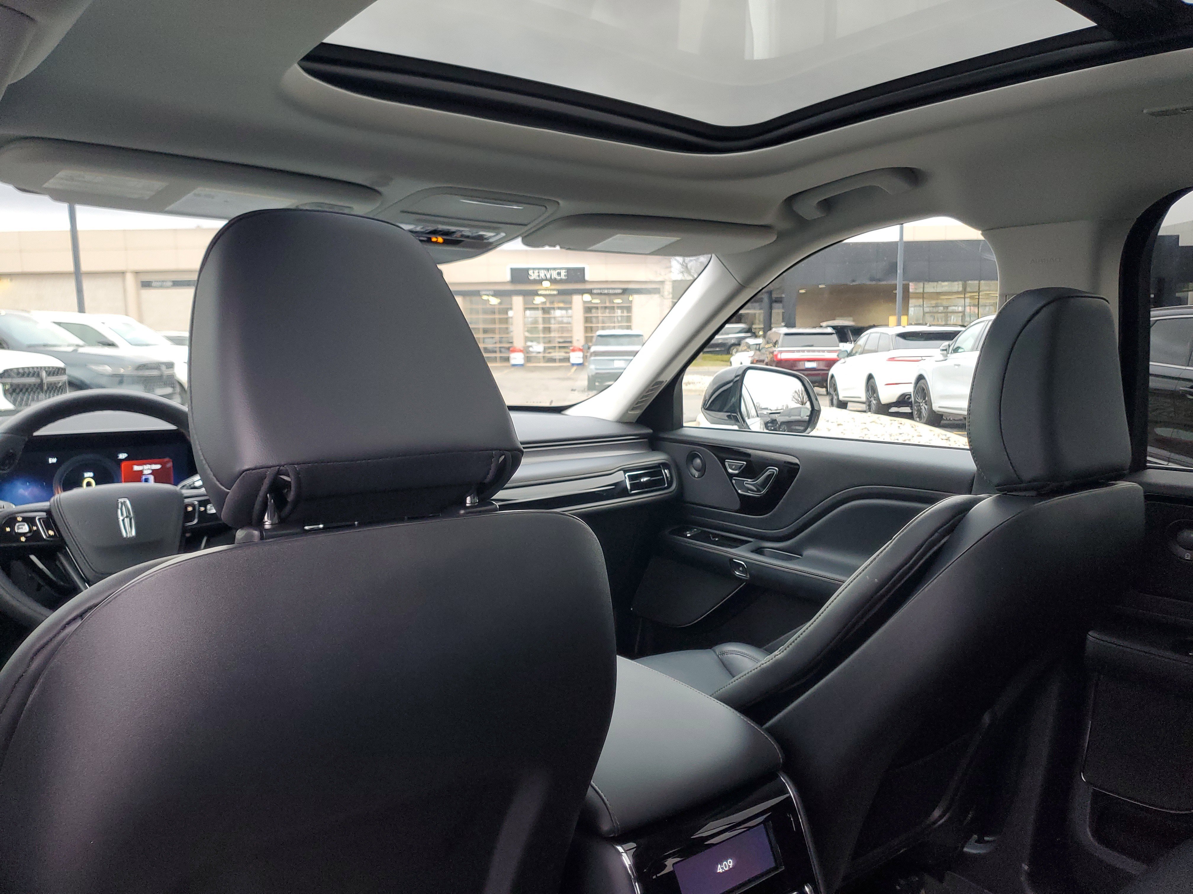 New 2025 Lincoln Aviator AWD w/ Equipment Group 101A image 24