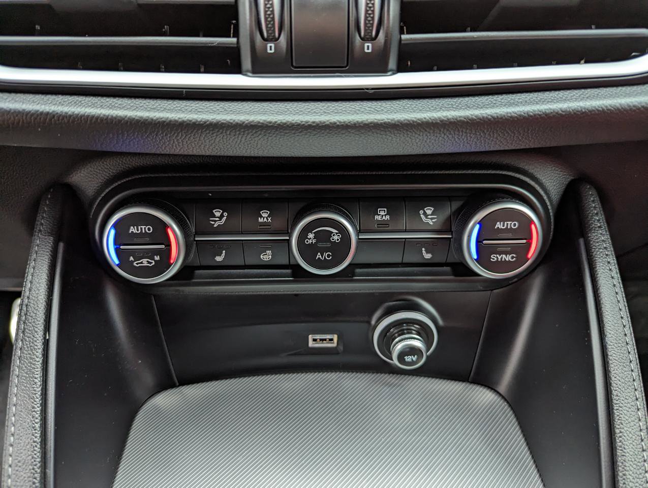 Used 2022 Alfa Romeo Stelvio Veloce image 23