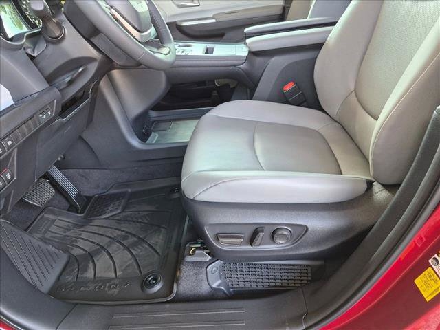 New 2026 Toyota Sienna XLE FWD image 4