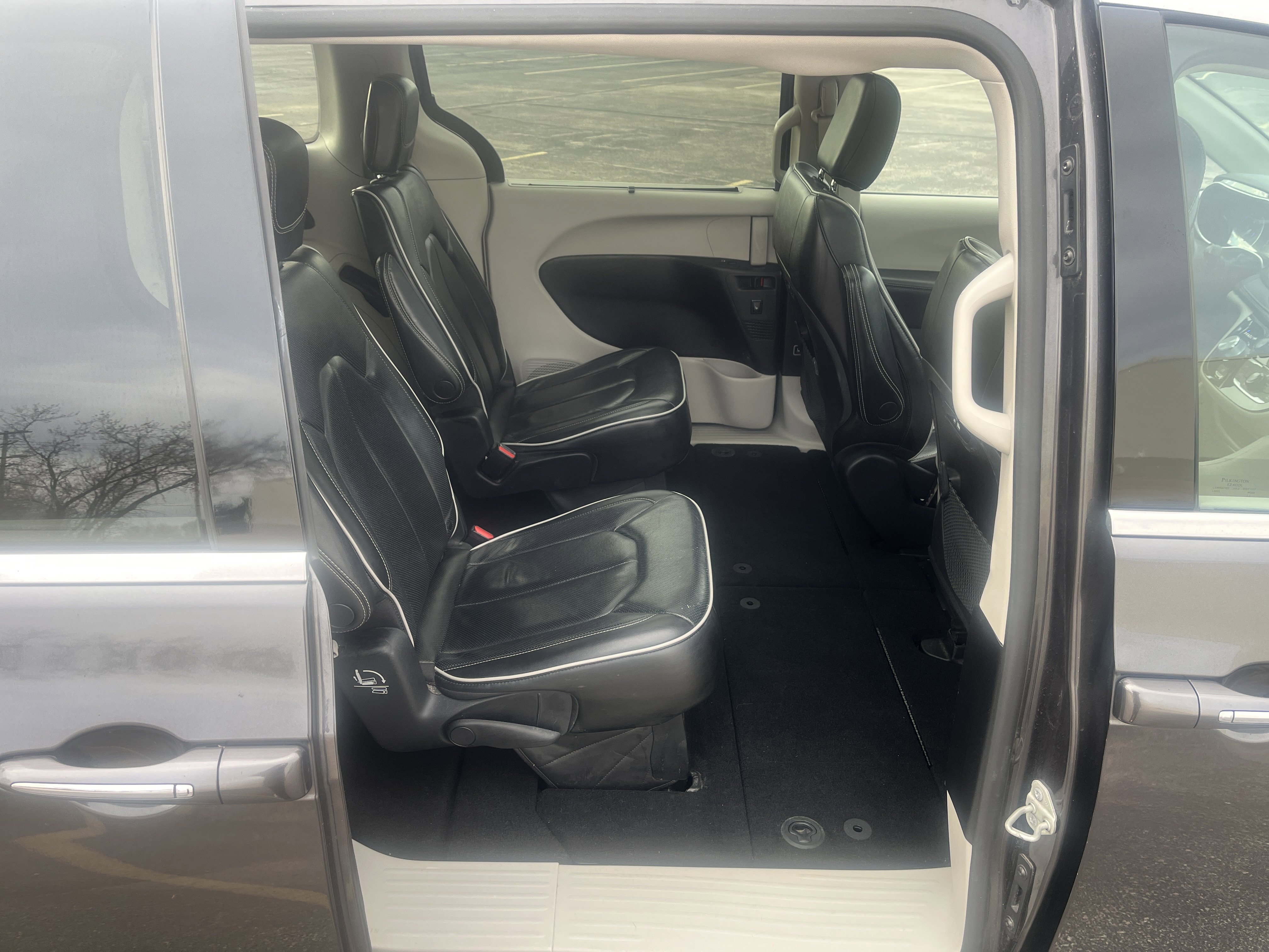 Used 2022 Chrysler Pacifica Limited FWD image 16