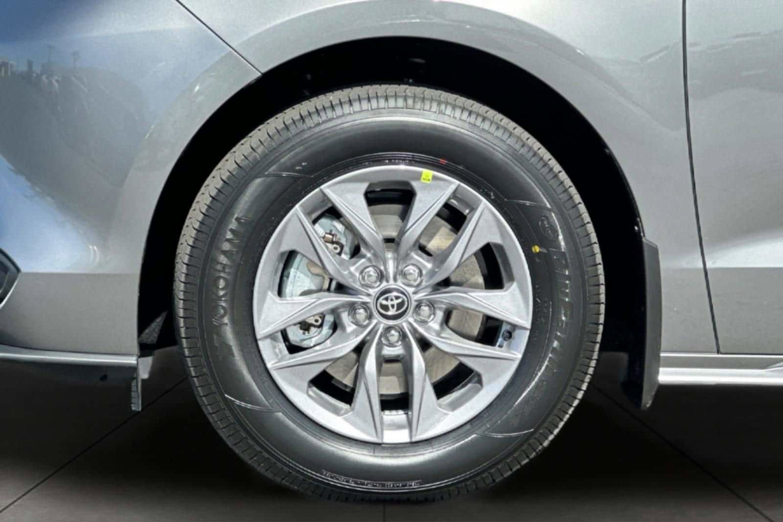 New 2026 Toyota Sienna LE FWD image 32