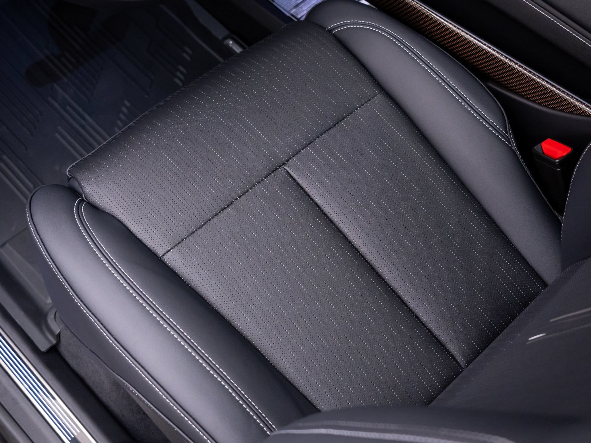 New 2027 Cadillac Vistiq Sport w/ LPO, Floor Liner Package AWD/4WD image 13