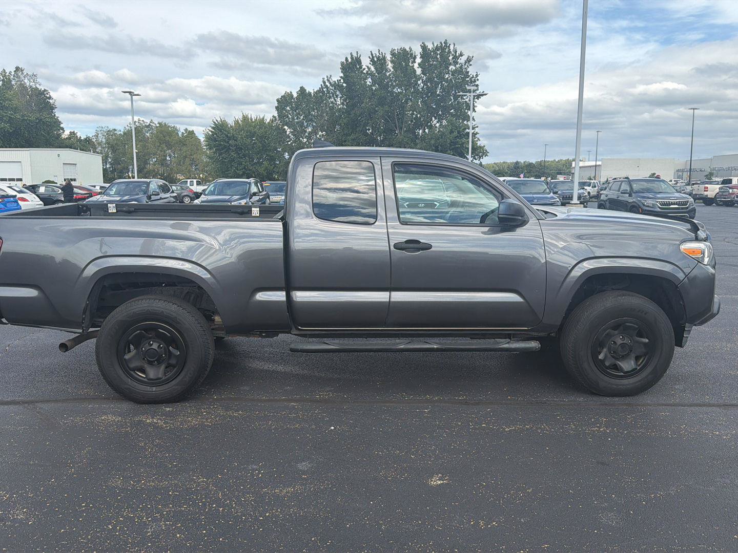 Used 2020 Toyota Tacoma SR AWD/4WD image 7