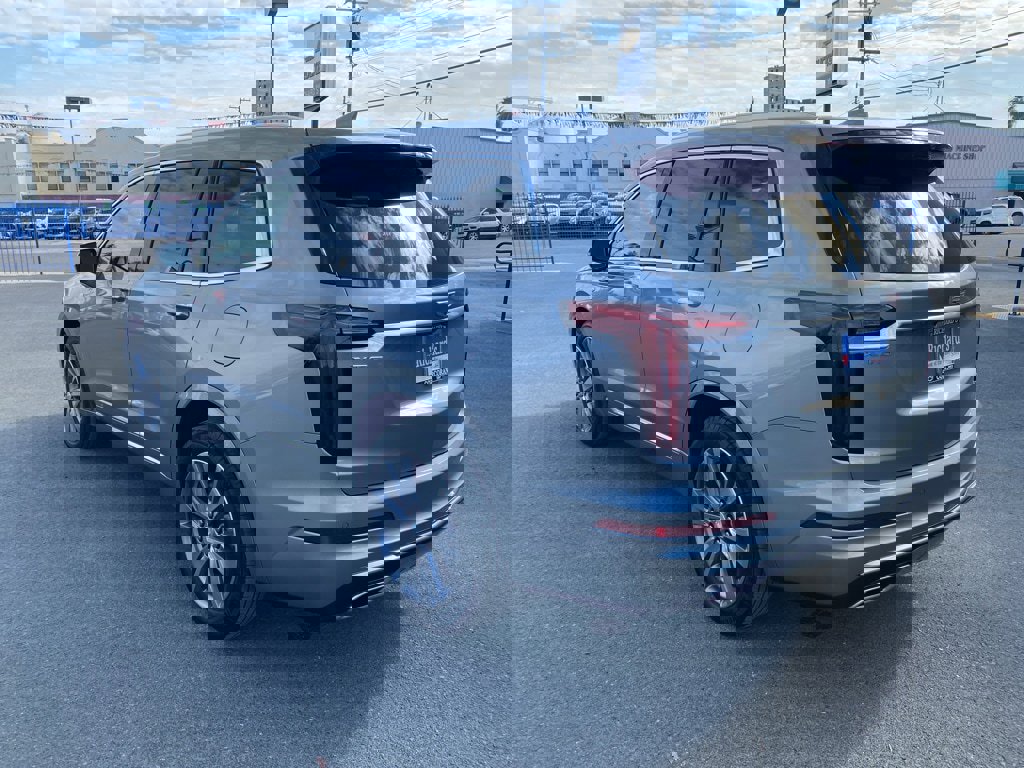 Used 2025 Cadillac XT6 Premium Luxury image 12