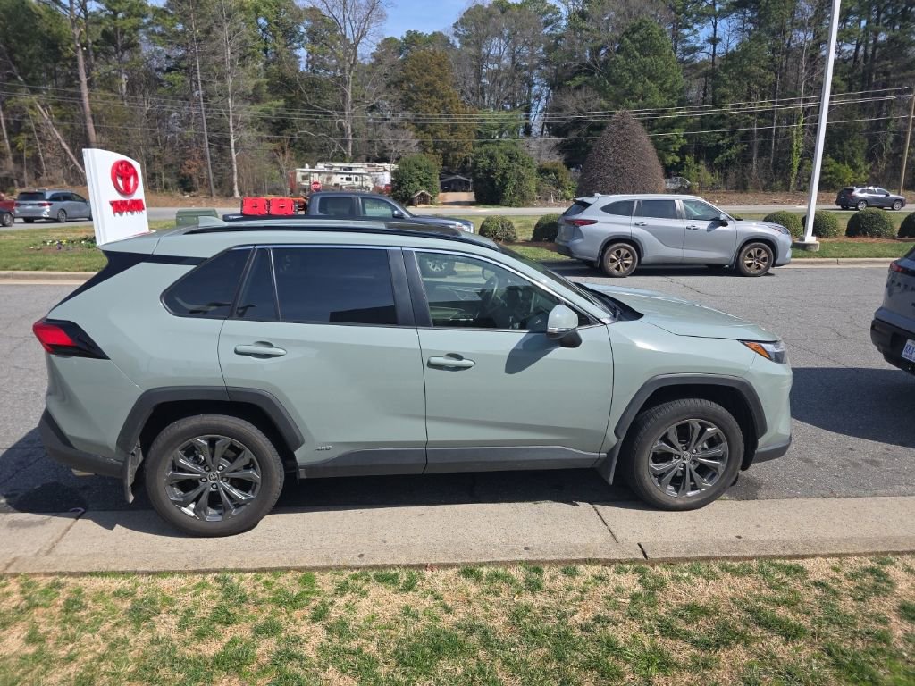 Used 2023 Toyota RAV4 XLE Premium image 3