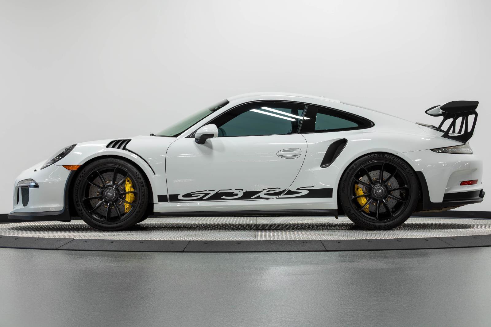 Used 2016 Porsche 911 GT3 RS RWD image 11