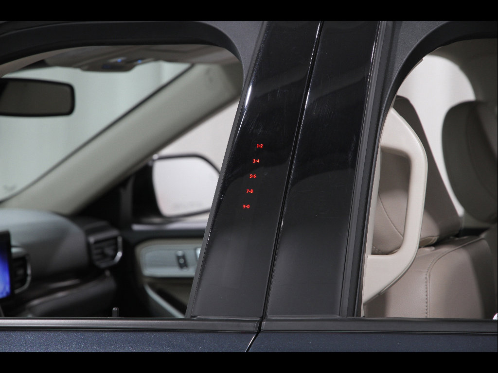 Used 2023 Ford Explorer Limited w/ Equipment Group 301A image 4