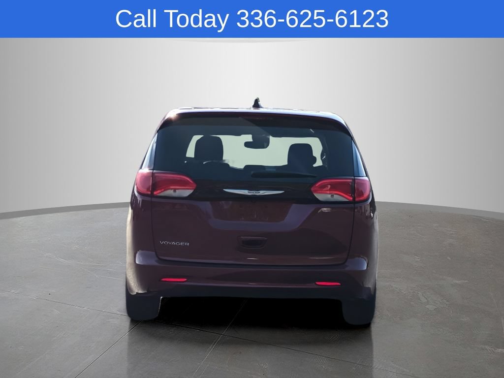 Used 2023 Chrysler Voyager LX FWD image 5