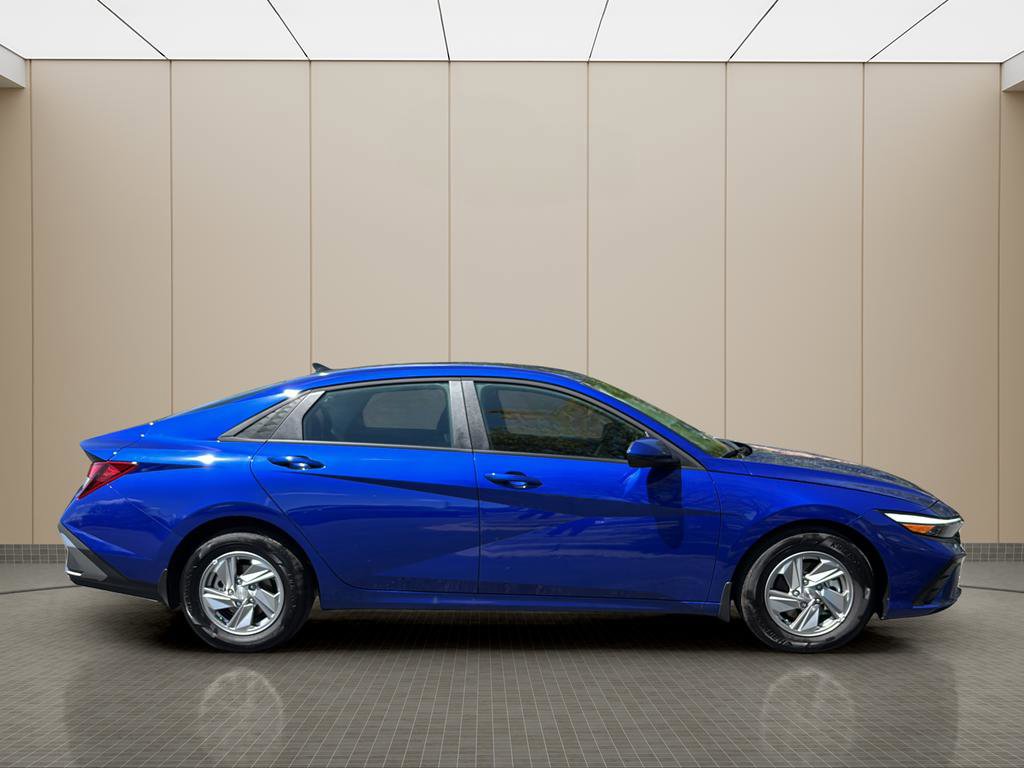 Certified 2025 Hyundai Elantra SE image 6