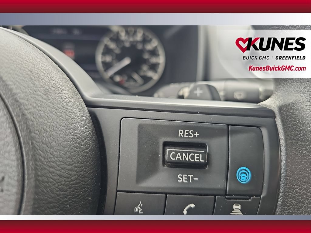 Used 2024 Nissan Rogue SV AWD/4WD image 23