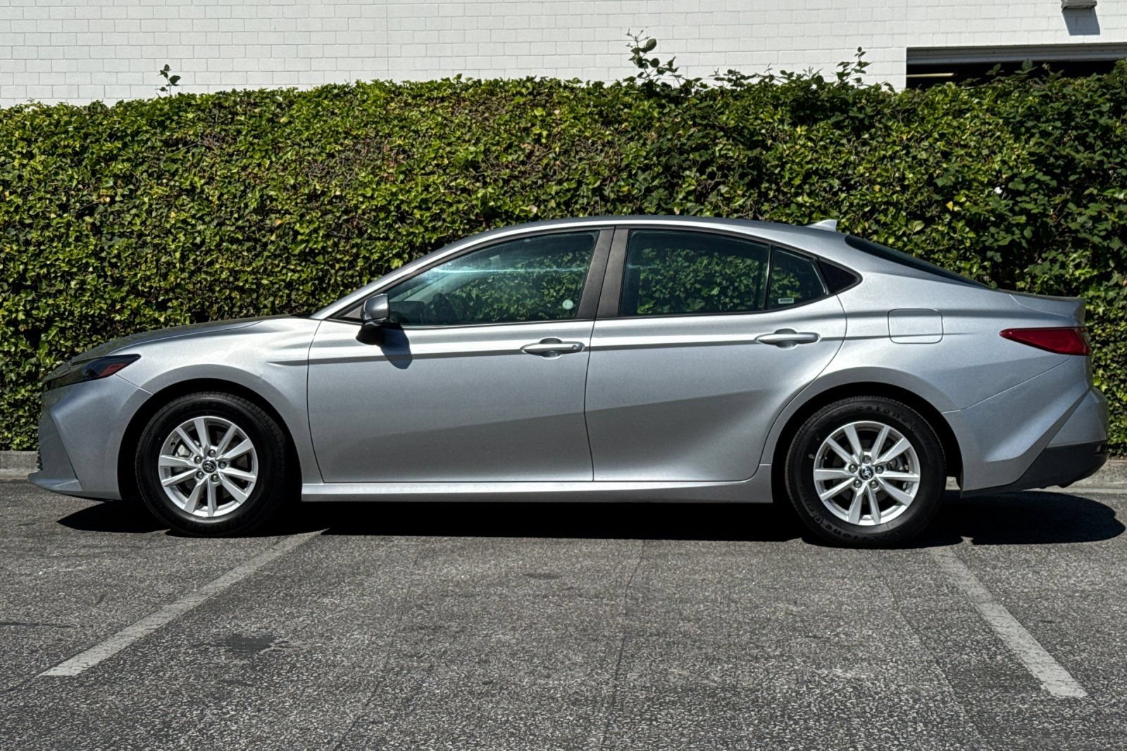 Used 2025 Toyota Camry LE FWD image 9