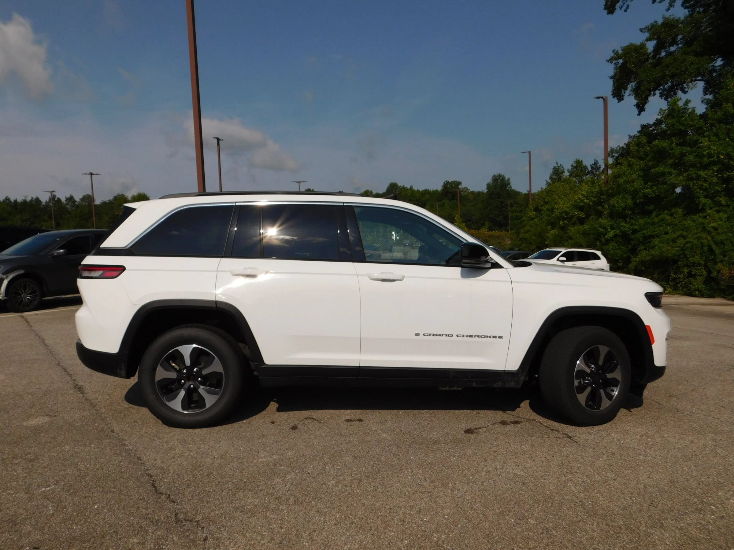 Used 2024 Jeep Grand Cherokee Limited 4xe AWD/4WD image 4