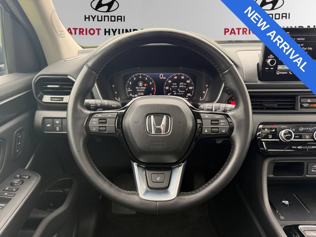 Used 2025 Honda Pilot Elite image 12