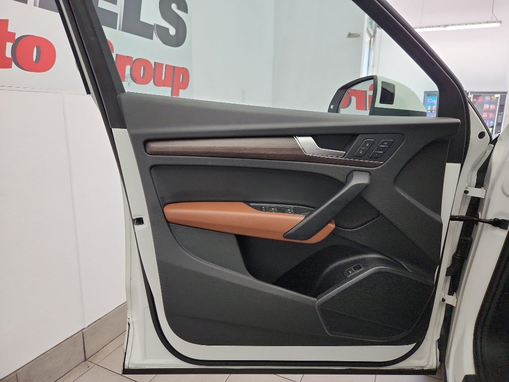 Used 2023 Audi Q5 2.0T Premium w/ Convenience Package image 8