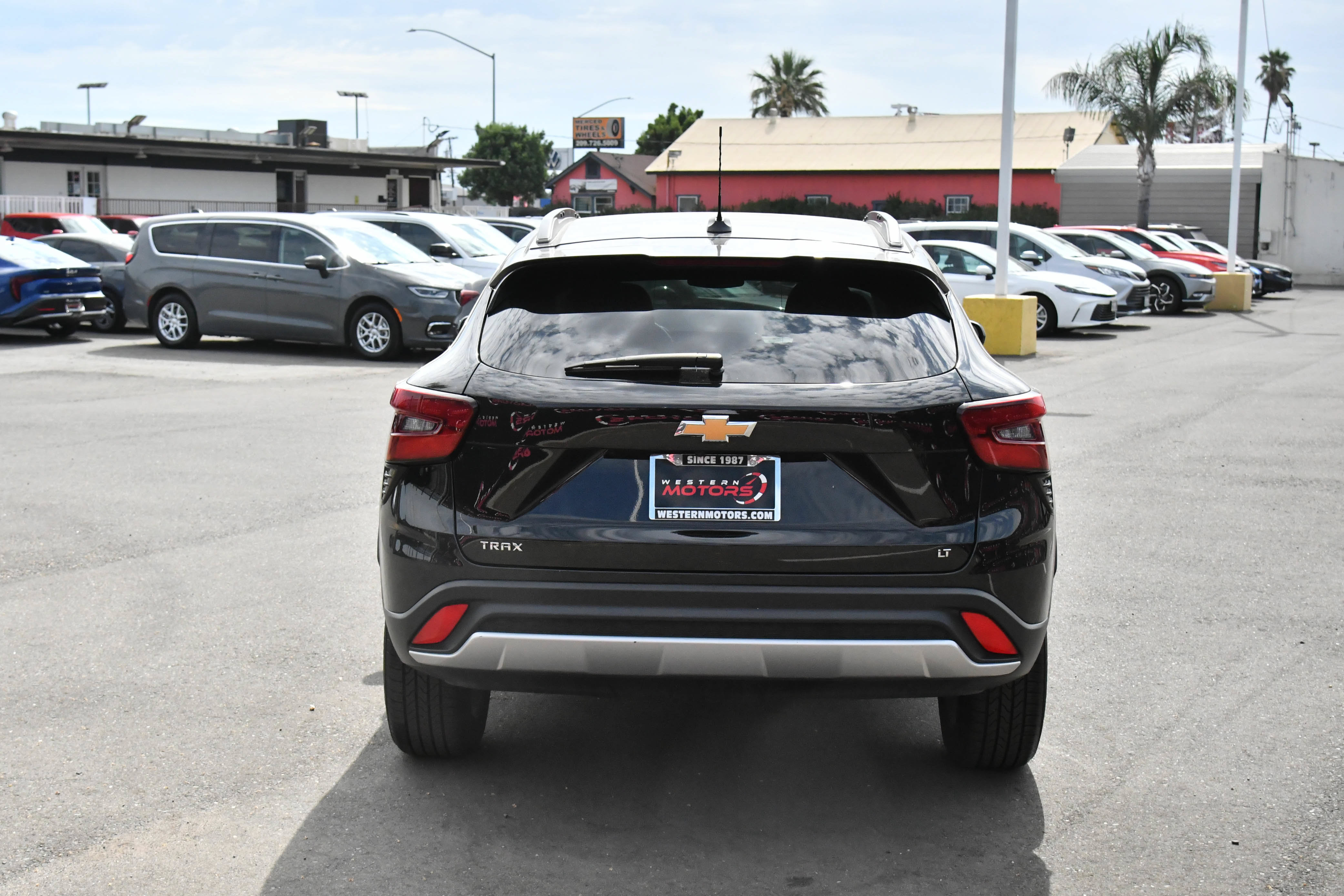 Used 2025 Chevrolet Trax LT FWD image 7