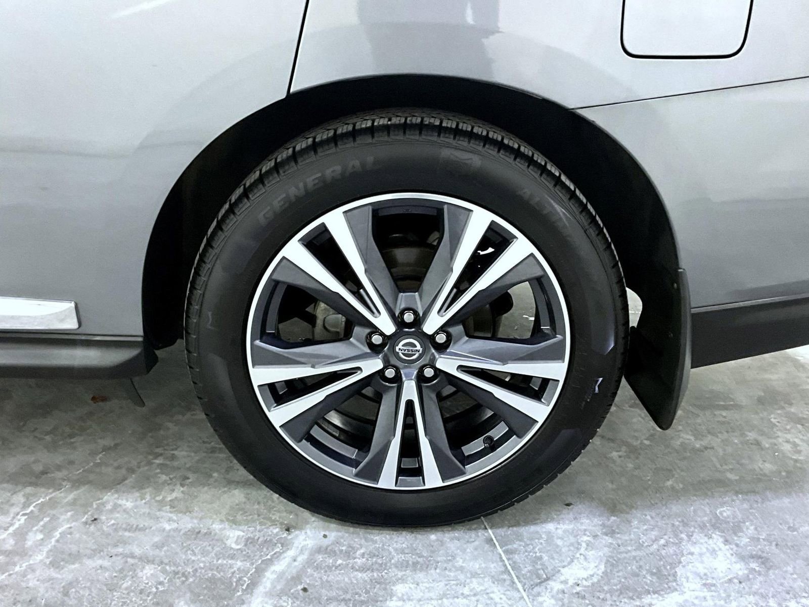 Used 2020 Nissan Pathfinder Platinum image 24