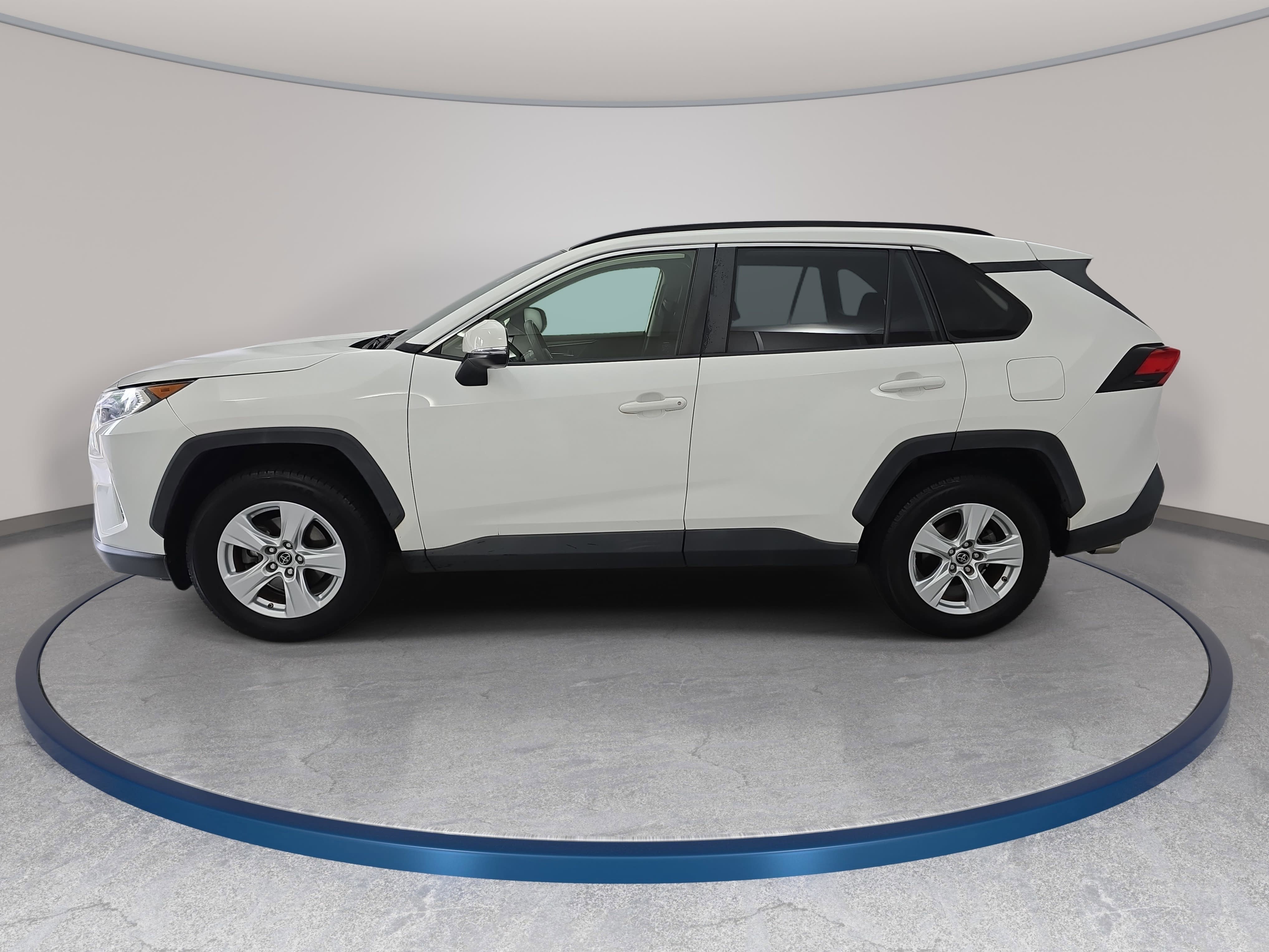 Used 2019 Toyota RAV4 XLE FWD image 8