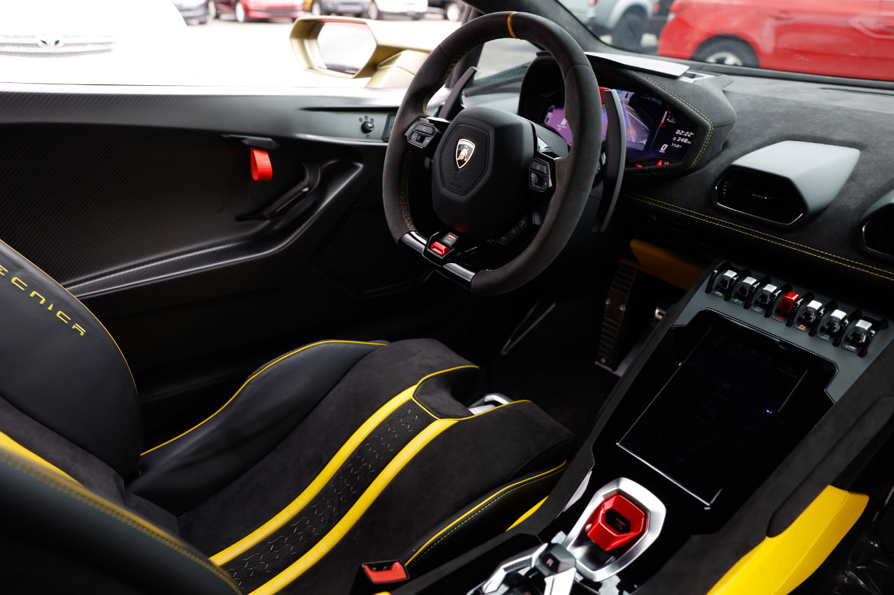 Used 2023 Lamborghini Huracan Tecnica image 16