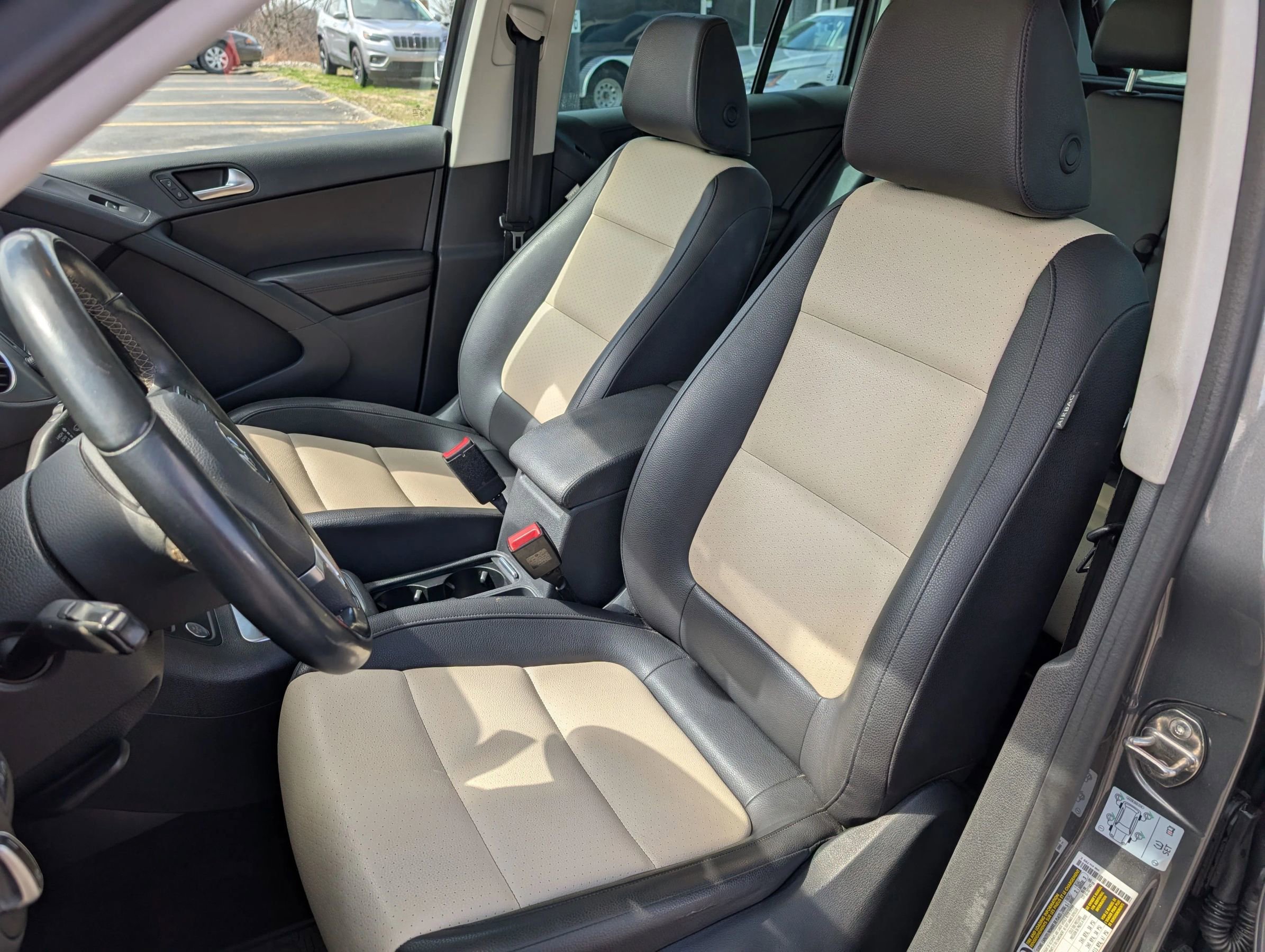 Used 2016 Volkswagen Tiguan SE image 12