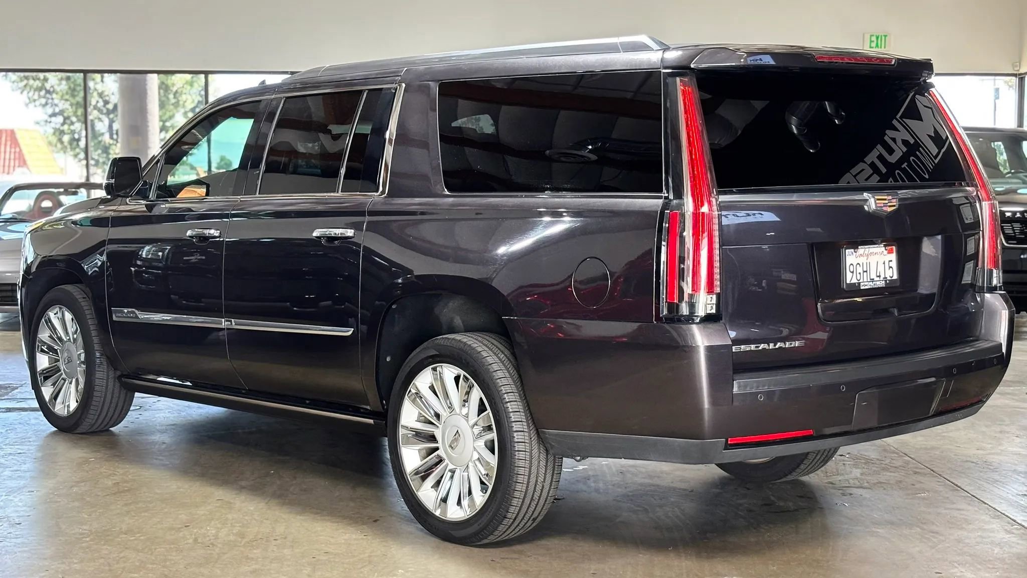 Used 2016 Cadillac Escalade ESV Platinum AWD/4WD image 6