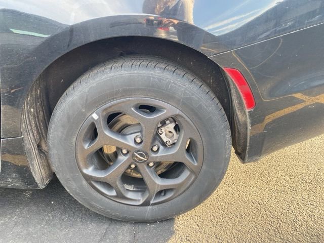 Used 2024 Chrysler Pacifica Premium image 14