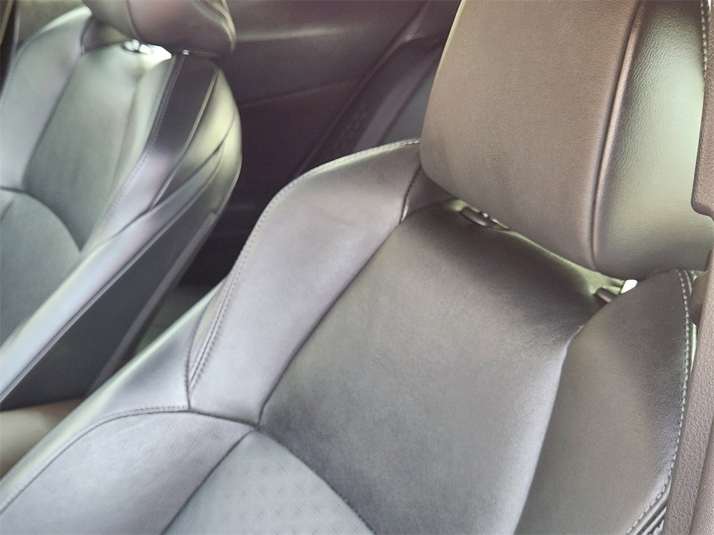 Used 2019 Toyota C-HR Limited image 17