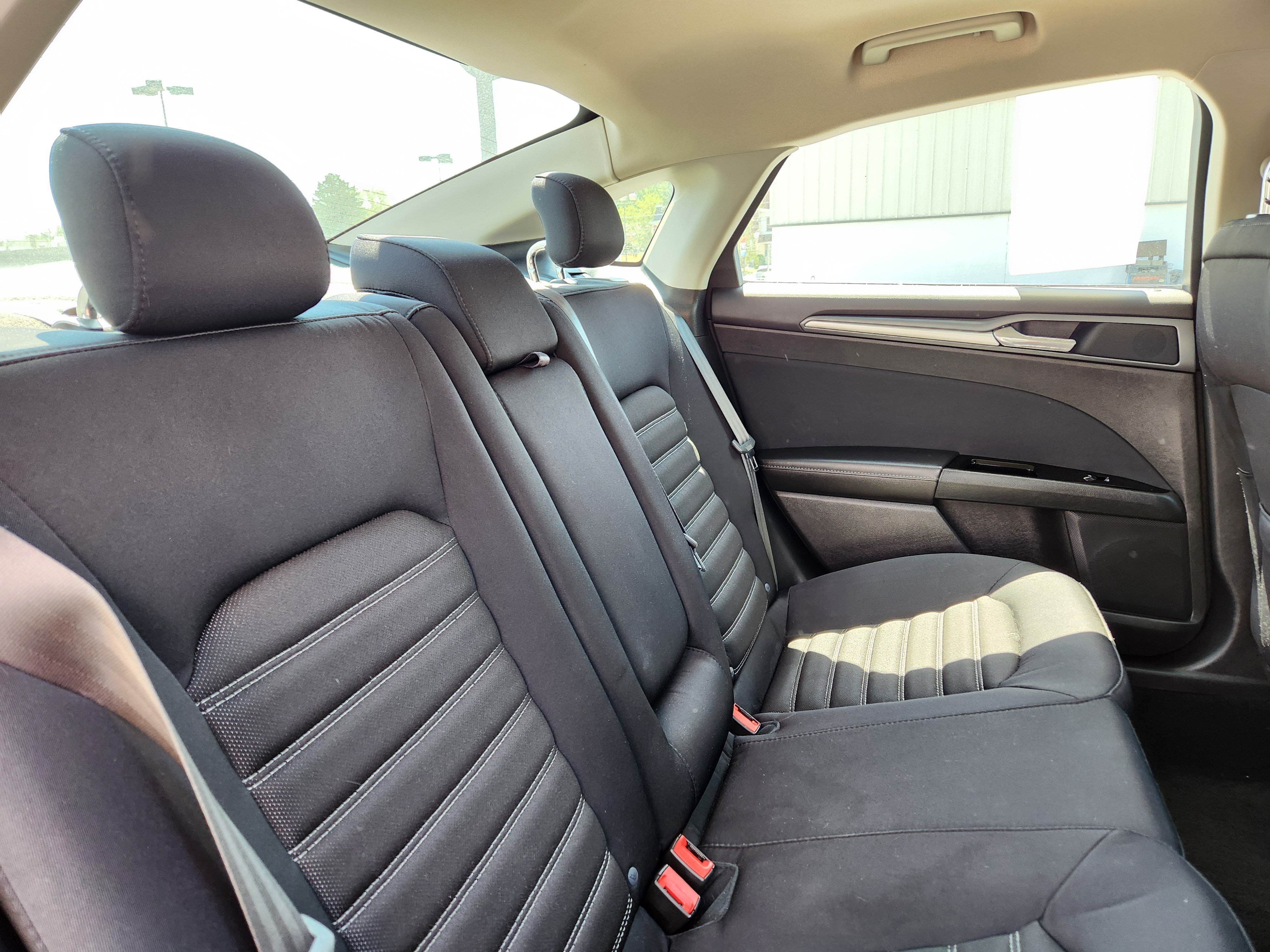 Used 2014 Ford Fusion SE FWD image 15